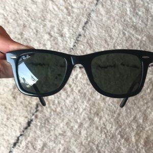 Like-new Ray-Ban “Classic Wayfarer” 50mm